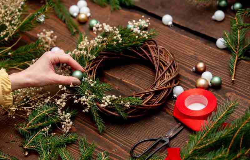 Pomysły na dekoracje świąteczne – różne sposoby na ozdobienie domu